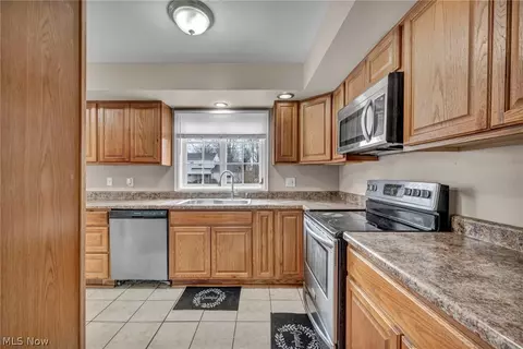 Kitchen - 337 University Ave, Elyria, OH 44035 photo 5 of 5