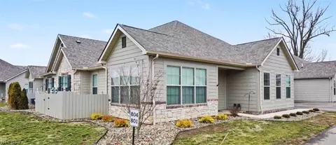 9264 Sharrott Rd #801, Poland, OH 44514