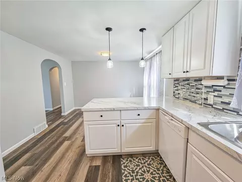 Kitchen - 1054 Runge Ave, Struthers, OH 44471 photo 6 of 6