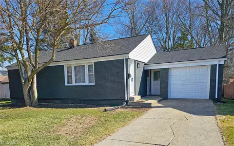 Exterior - 1054 Runge Ave, Struthers, OH 44471 photo 3 of 4