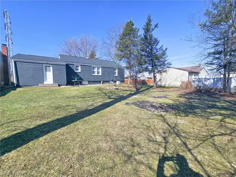 Exterior - 1054 Runge Ave, Struthers, OH 44471 photo 4 of 4