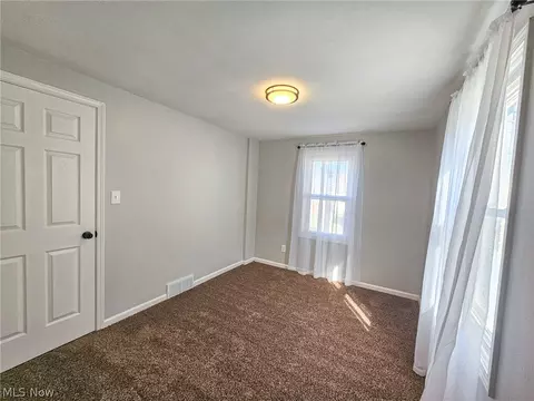 Bedroom - 1054 Runge Ave, Struthers, OH 44471 photo 2 of 4
