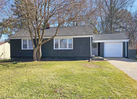 Exterior - 1054 Runge Ave, Struthers, OH 44471 photo 2 of 4