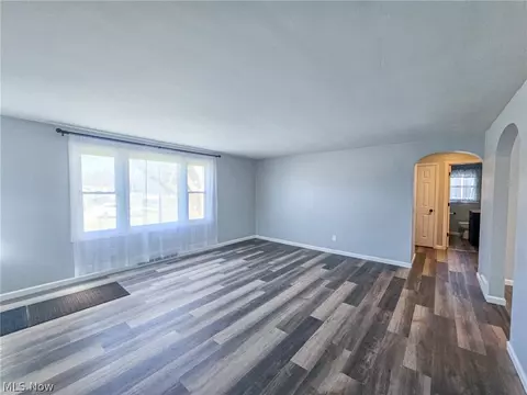 Living - 1054 Runge Ave, Struthers, OH 44471 photo 4 of 4