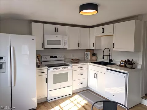 223 E Larwill St, Wooster, OH 44691 photo 2