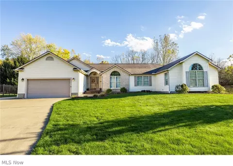 821 Olde Orchard Dr, Tallmadge, OH 44278