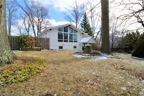 1139 Cherokee Trl, Willoughby, OH 44094