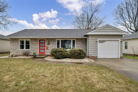 7048 Oakwood Rd, Parma Heights, OH 44130
