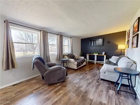 331 Lynn Cir NW, Canton, OH 44708 photo 3
