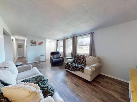 331 Lynn Cir NW, Canton, OH 44708 photo 4