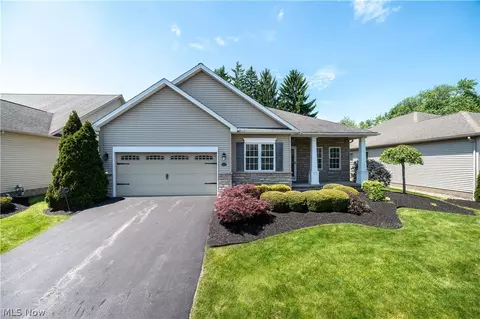 30 Barnstone Ln #18, Canfield, OH 44406