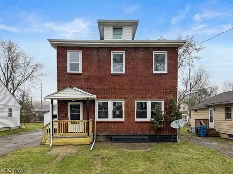 7911 1st St, Masury, OH 44438