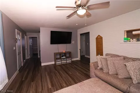 Entry Way - 1128 Myrtle Ave, Ashtabula, OH 44004 photo 1 of 3