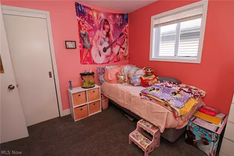 Bedroom - 1128 Myrtle Ave, Ashtabula, OH 44004 photo 2 of 4