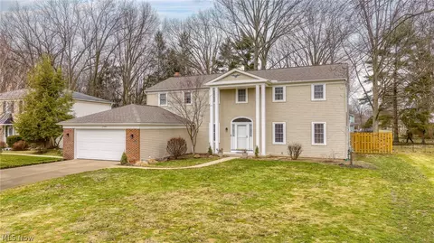 25684 Hidden Acres Dr, Westlake, OH 44145