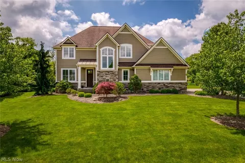 435 Dunwoody Dr, Aurora, OH 44202