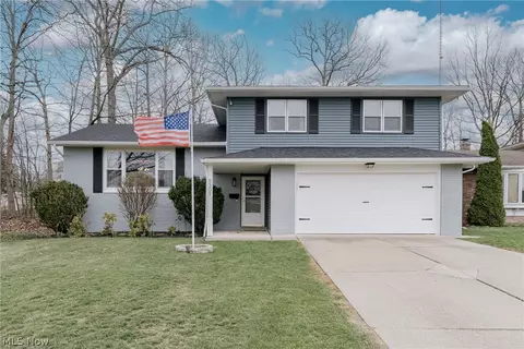 5301 Regency Dr, Parma, OH 44129