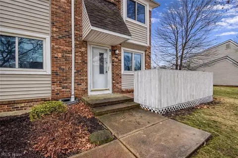 5548 Ivy Ct #C, Willoughby, OH 44094