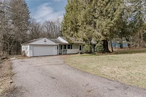 17446 Snyder Rd, Chagrin Falls, OH 44023