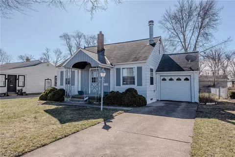 Exterior - 463 Poplar St, Elyria, OH 44035 photo 4 of 7
