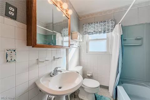 Bath - 463 Poplar St, Elyria, OH 44035 photo 2 of 2
