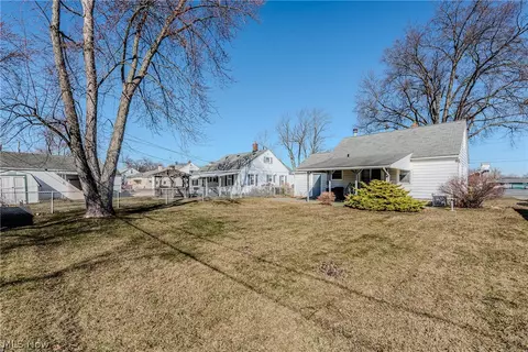 Exterior - 463 Poplar St, Elyria, OH 44035 photo 7 of 7