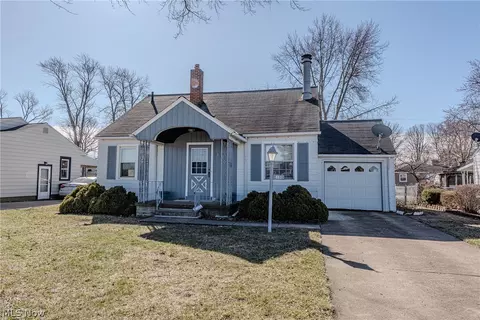 Exterior - 463 Poplar St, Elyria, OH 44035 photo 3 of 7