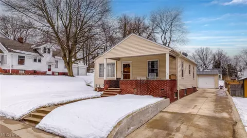 22 Youtz Ave, Akron, OH 44301