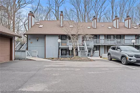 515 Meredith Ln #2A, Cuyahoga Falls, OH 44223