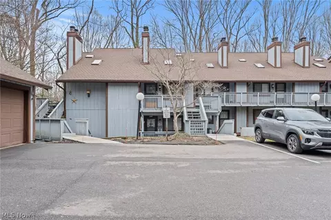 515 Meredith Ln #2A, Cuyahoga Falls, OH 44223