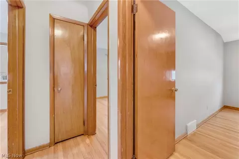 Entry Way - 31 Eve Dr, Struthers, OH 44471 photo 1 of 1