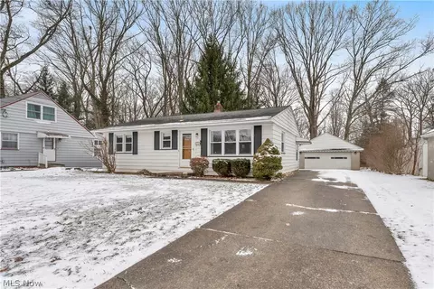 31 Eve Dr, Struthers, OH 44471