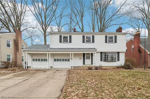 1682 Arthur Dr NW, Warren, OH 44485