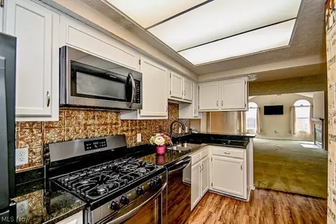 3633 Barrington Pl NW, Canton, OH 44708 photo 10
