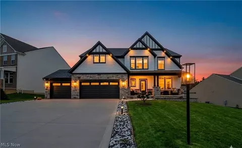 2818 Weeping Pine Dr, Medina, OH 44256
