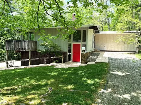 126 Stony Creek Dr, Millersburg, OH 44654