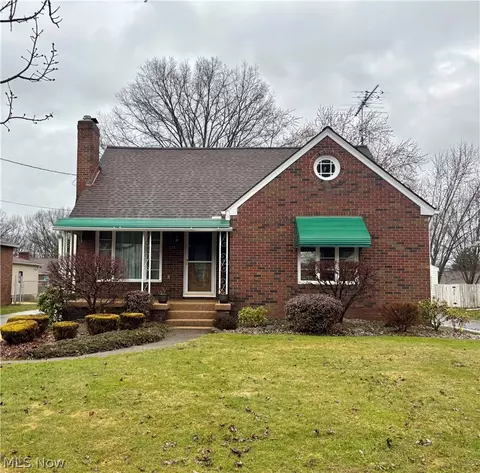 223 Russell Ave, Niles, OH 44446