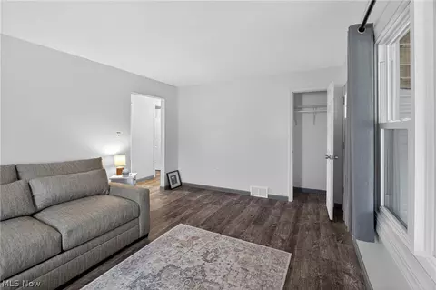 Entry Way - 393 Afton Ave, Boardman, OH 44512 photo 1 of 7