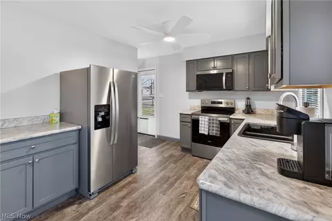 Kitchen - 393 Afton Ave, Boardman, OH 44512 photo 4 of 4