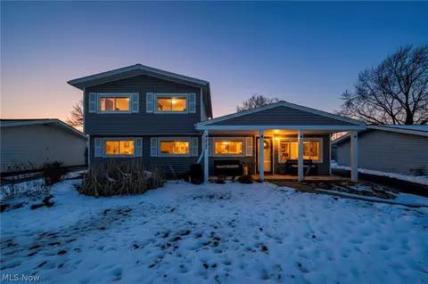 9148 Coventry Dr, Northfield, OH 44067