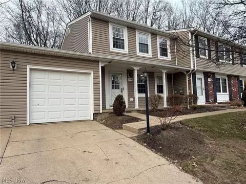 7415 N Chestnut Commons Dr, Mentor, OH 44060
