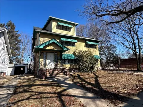 10518 Parkhurst Dr, Cleveland, OH 44111