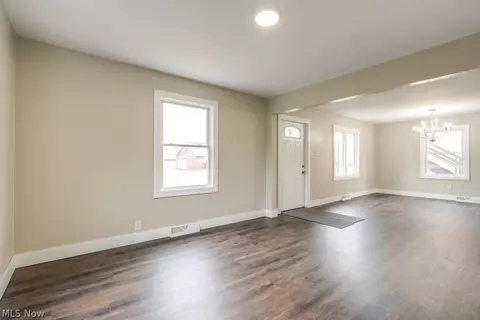 Living - 404 Union Ave, Minerva, OH 44657 photo 4 of 5