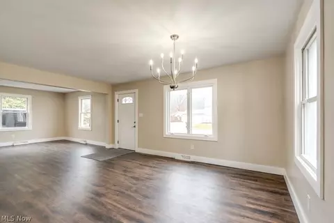 Living - 404 Union Ave, Minerva, OH 44657 photo 1 of 5