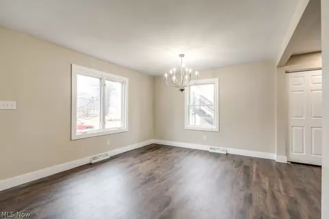 Living - 404 Union Ave, Minerva, OH 44657 photo 2 of 5