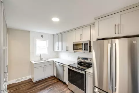 Kitchen - 404 Union Ave, Minerva, OH 44657 photo 2 of 3