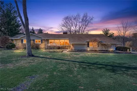13814 Fox Hills Dr, Novelty, OH 44072