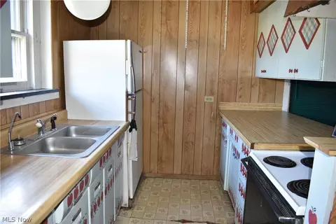 Kitchen - 5309 N Ridge Rd E, Ashtabula, OH 44004 photo 2 of 2