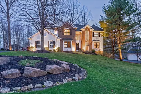 17431 Rambling Creek Trl, Chagrin Falls, OH 44023