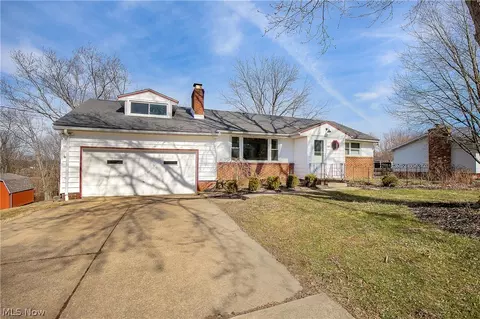 8861 Gladys St NW, Massillon, OH 44646
